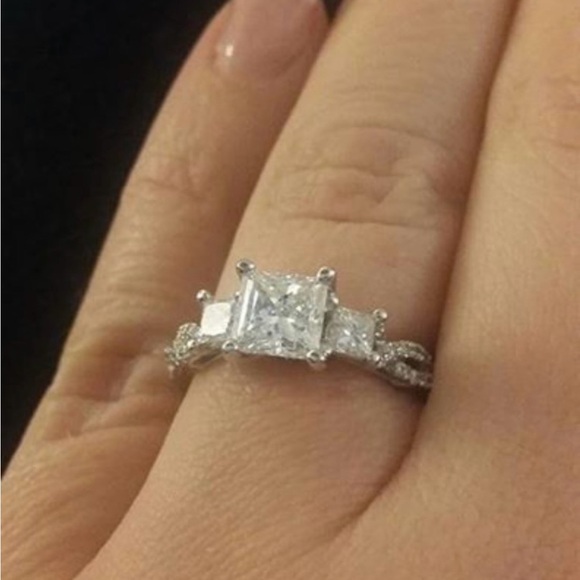 VERRAGIO Engagement Ring Princess cut 3 stone size 6.5. 6,500 for the ring. - Picture 8 of 15